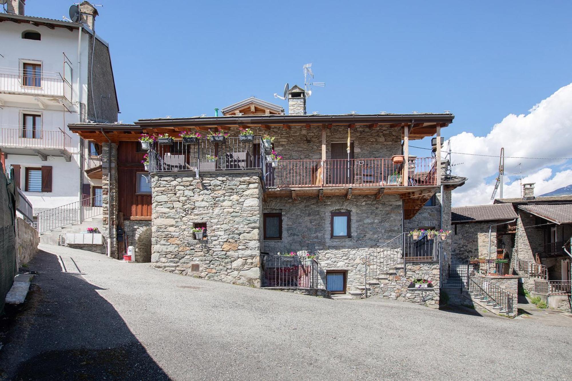 Maison Bebe Mont Emilius Aosta Bagian luar foto