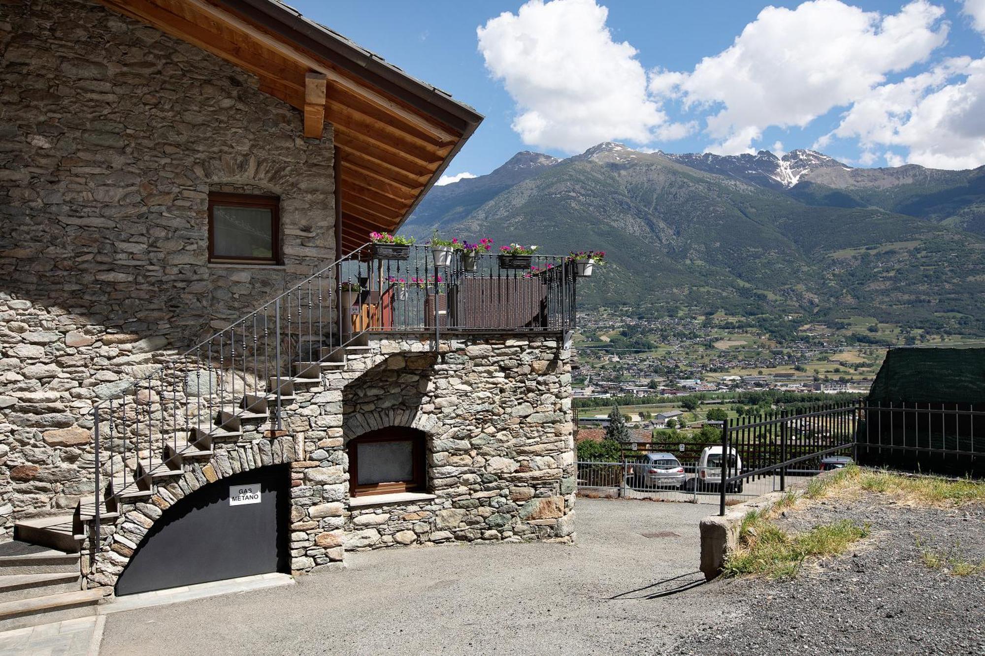 Maison Bebe Mont Emilius Aosta Bagian luar foto
